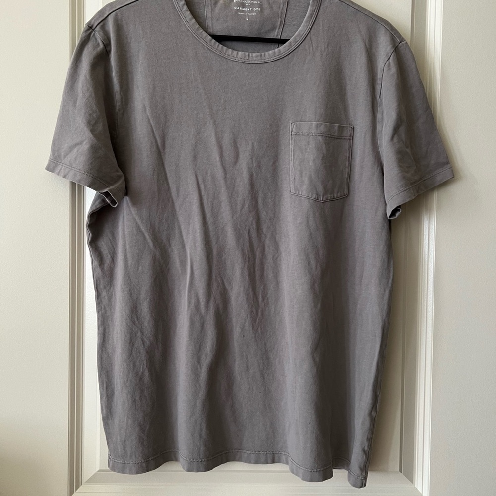 Banana Republic Men’s Gray Crew Pocket Tee